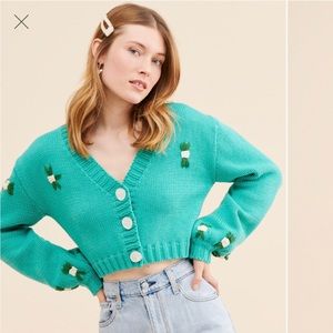 Tengan knit cropped cardigan with embroidered flowers